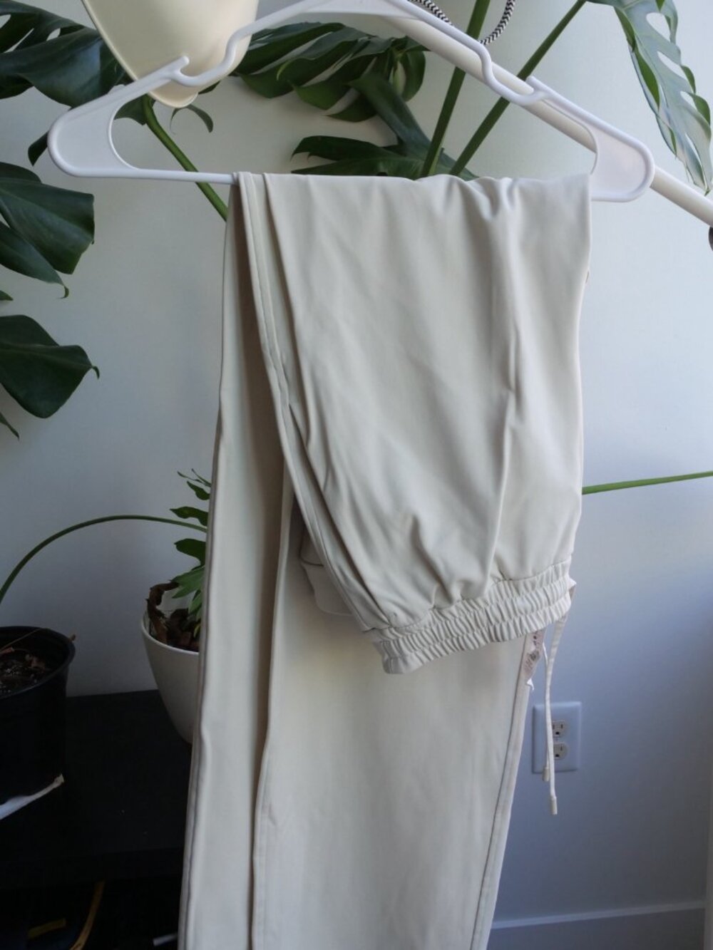 Lululemon White Drawstring Pants - Size S